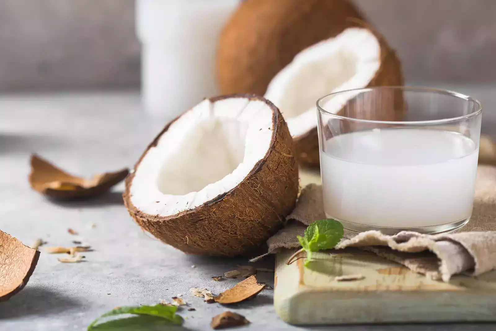 Agua de coco natural fresca y muy saludable