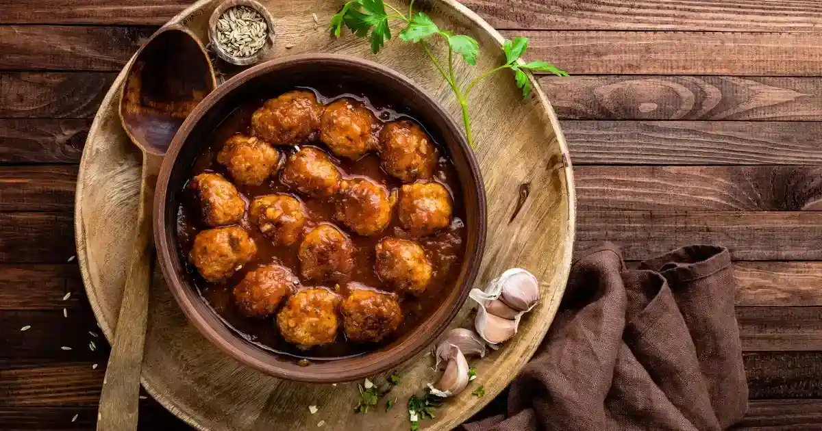 Arroz jazmín con albóndigas de cerdo y jengibre
