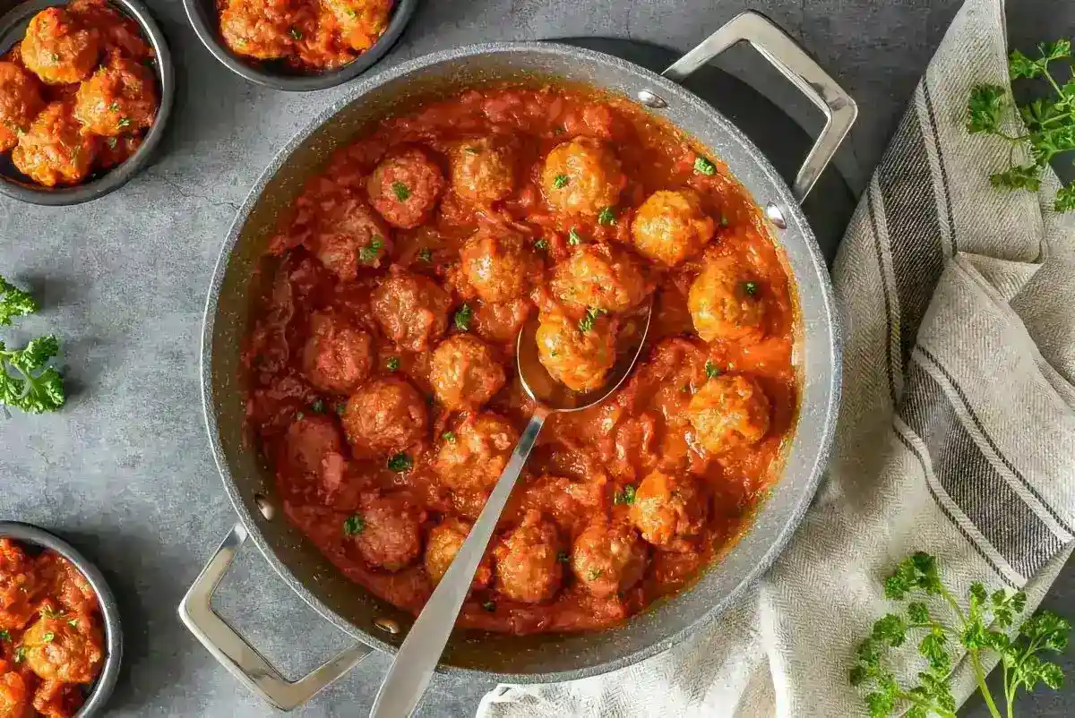 Albóndigas en salsa de tomate casera