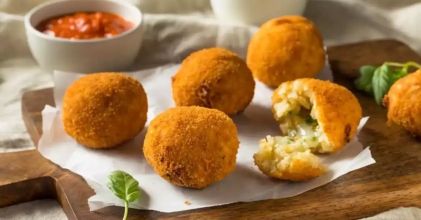Italiensk arancini, fylte risboller