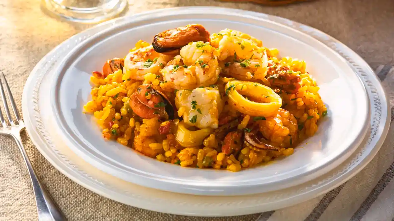 Испанский рис с морепродуктами: вкус средиземноморья
