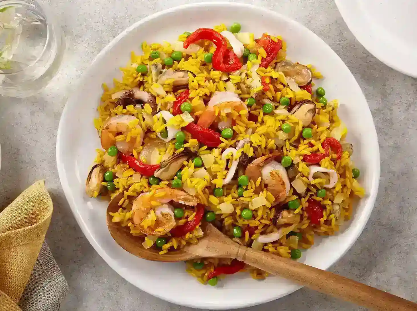 Arroz con mariscos casero al estilo español