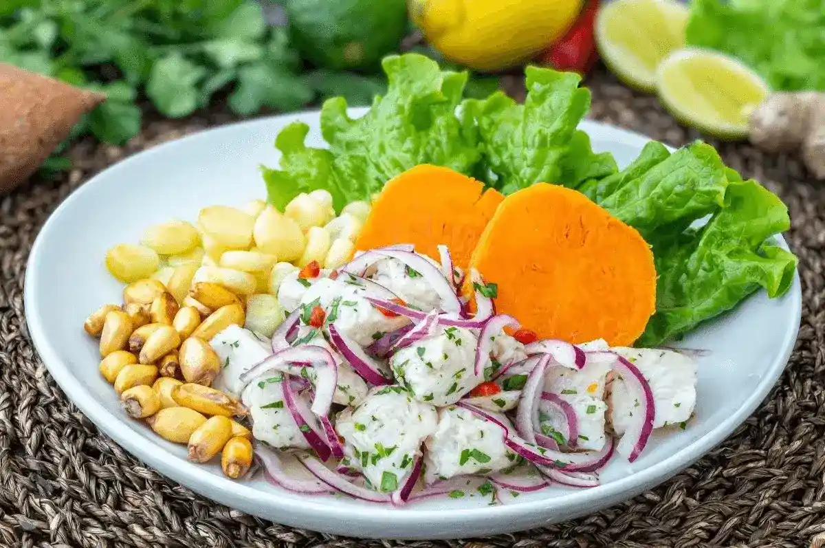 Ceviche de lubina con leche de tigre y camote