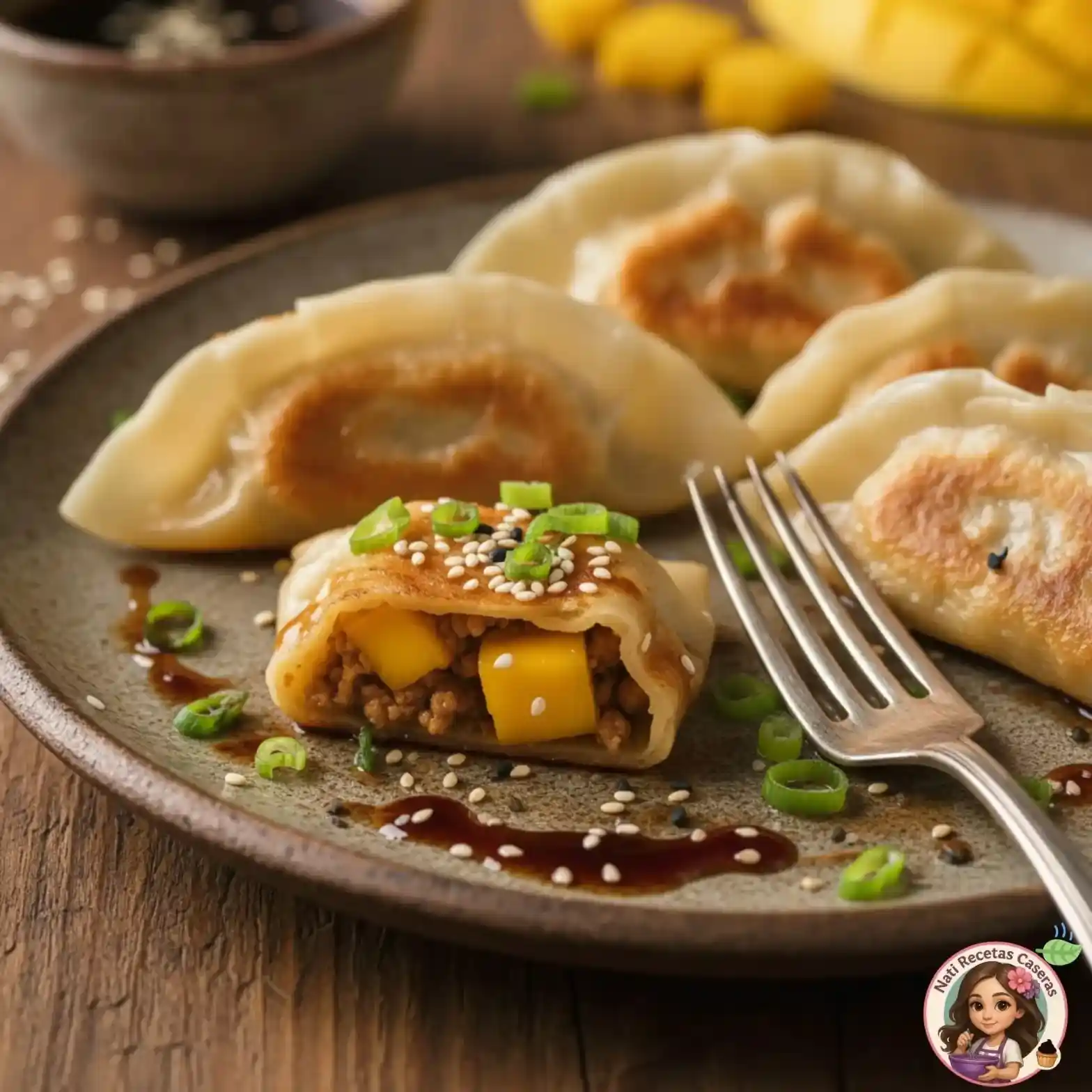 Dumplings fylt med kjøtt og grønnsaker