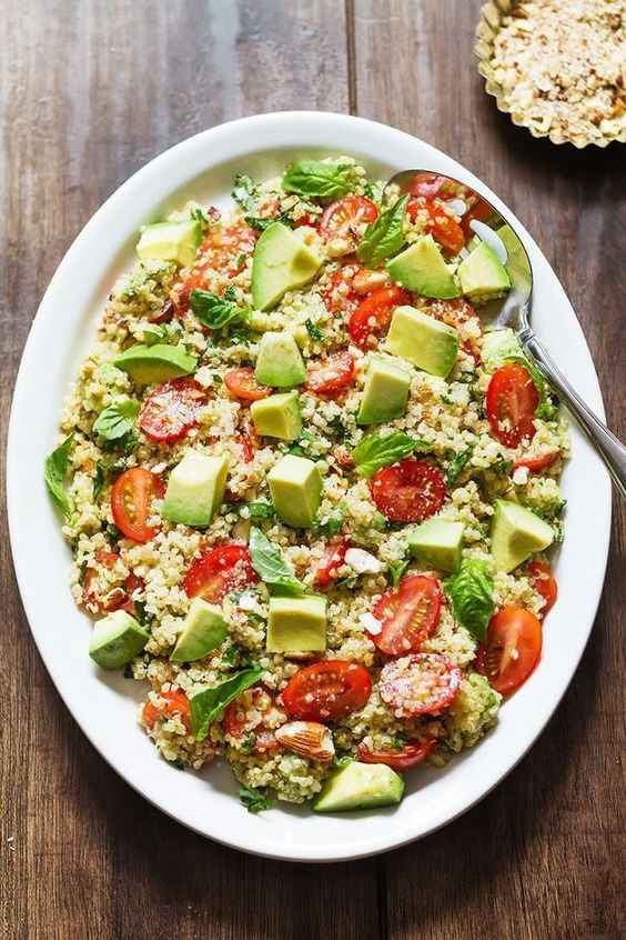 Ensalada Griega de Pollo y Quinua