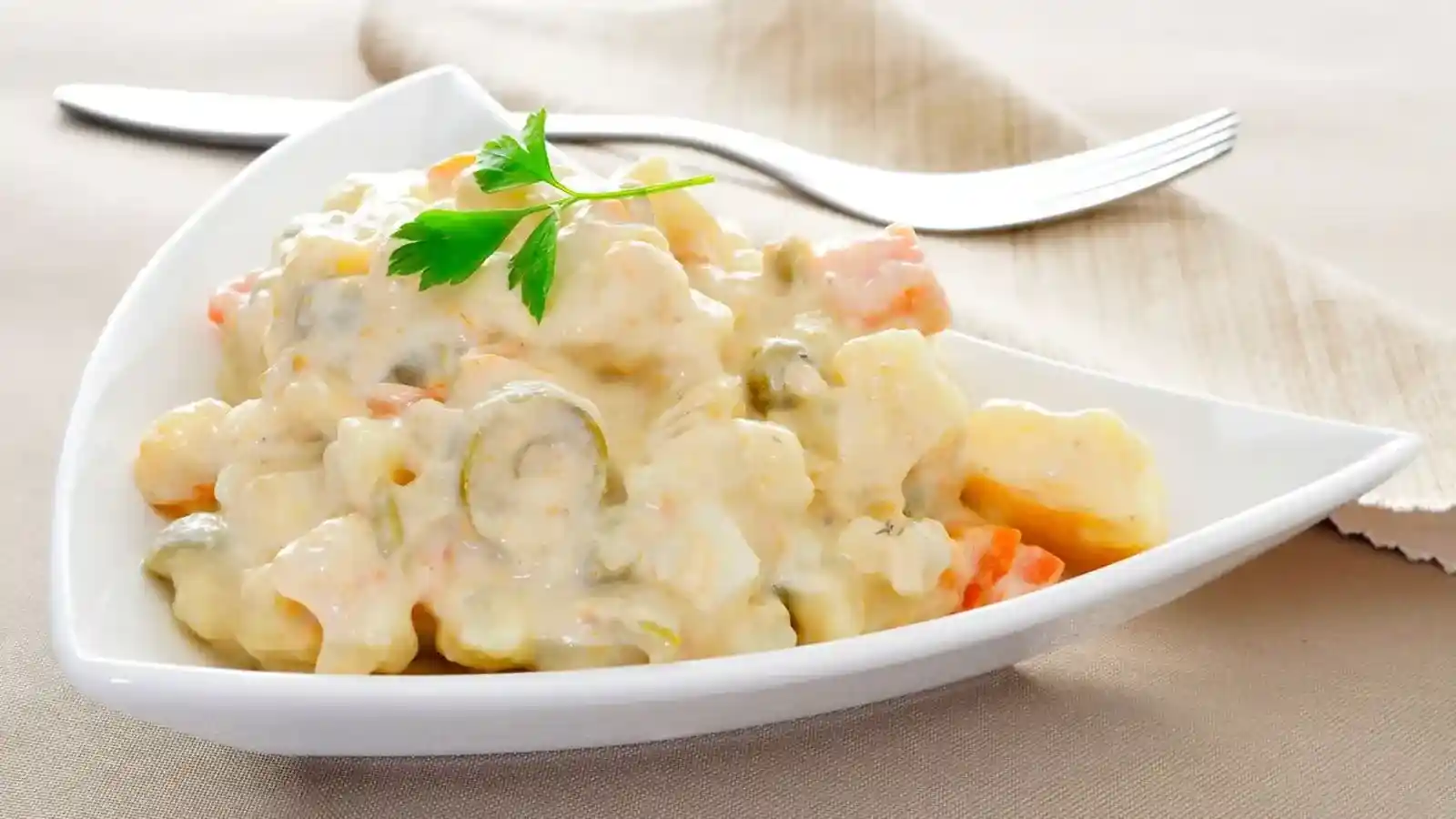 Kremet og tradisjonell russisk salat