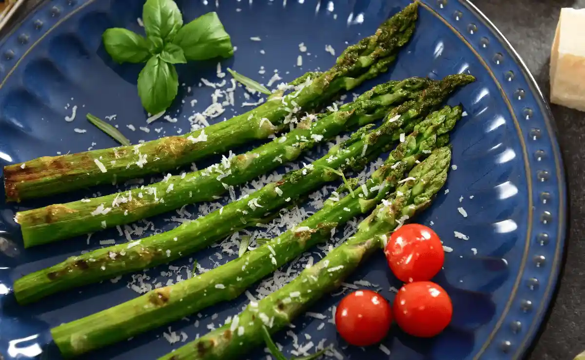 Espárragos salteados con ajo y limón