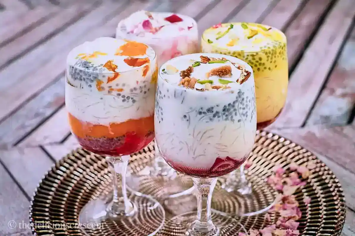 Falooda indio con fideos dulces y helado