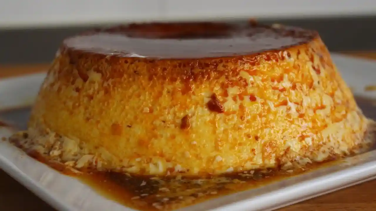 Flan de huevo casero suave y cremoso
