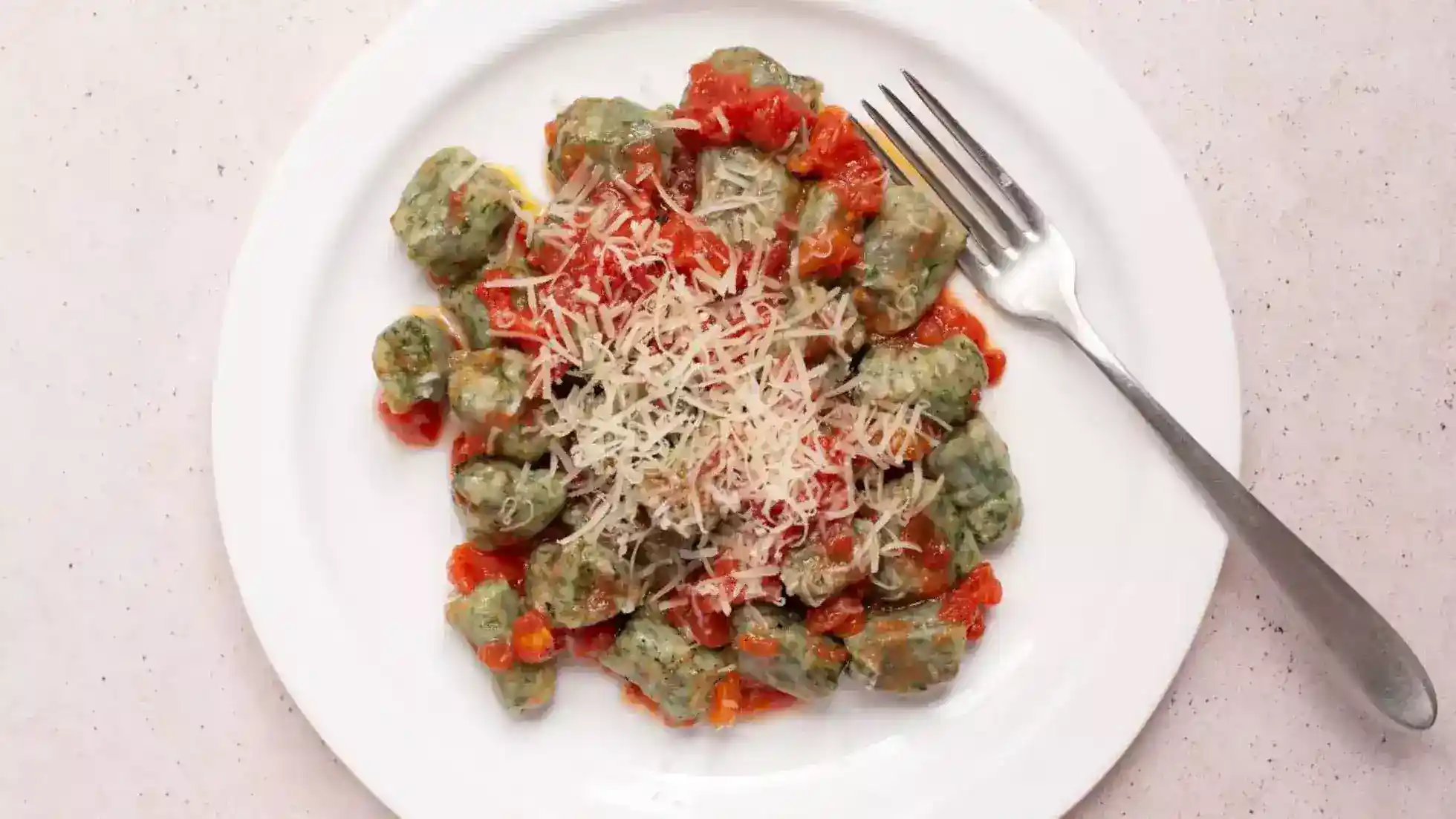 Gnocchi de espinaca con mantequilla y salvia