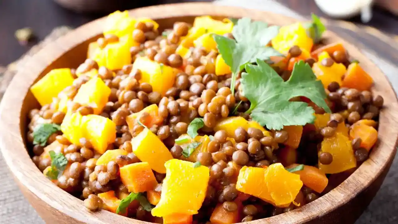 Guiso ahumado de lentejas con calabaza asada