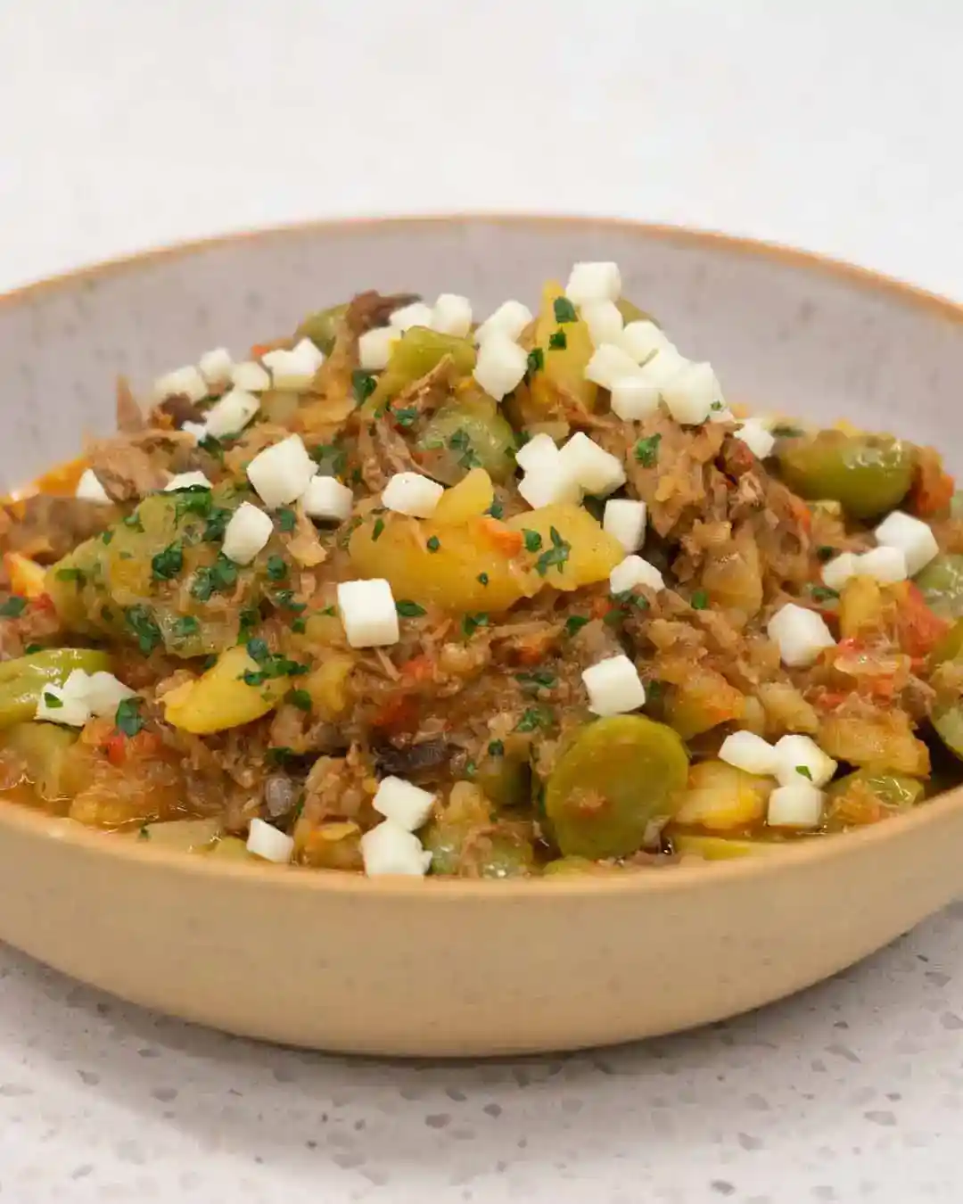 Guiso de papines andinos con verduras frescas