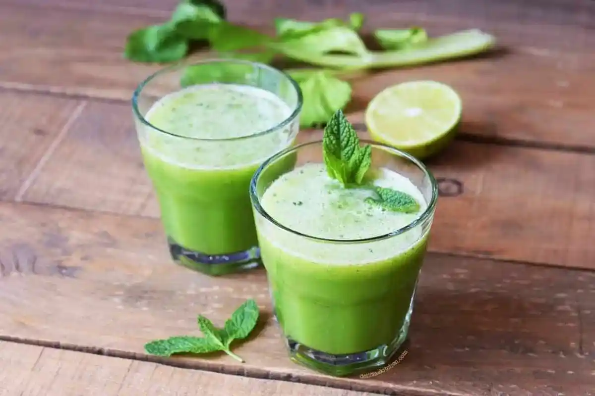 Jugo verde detox natural para limpiar el cuerpo