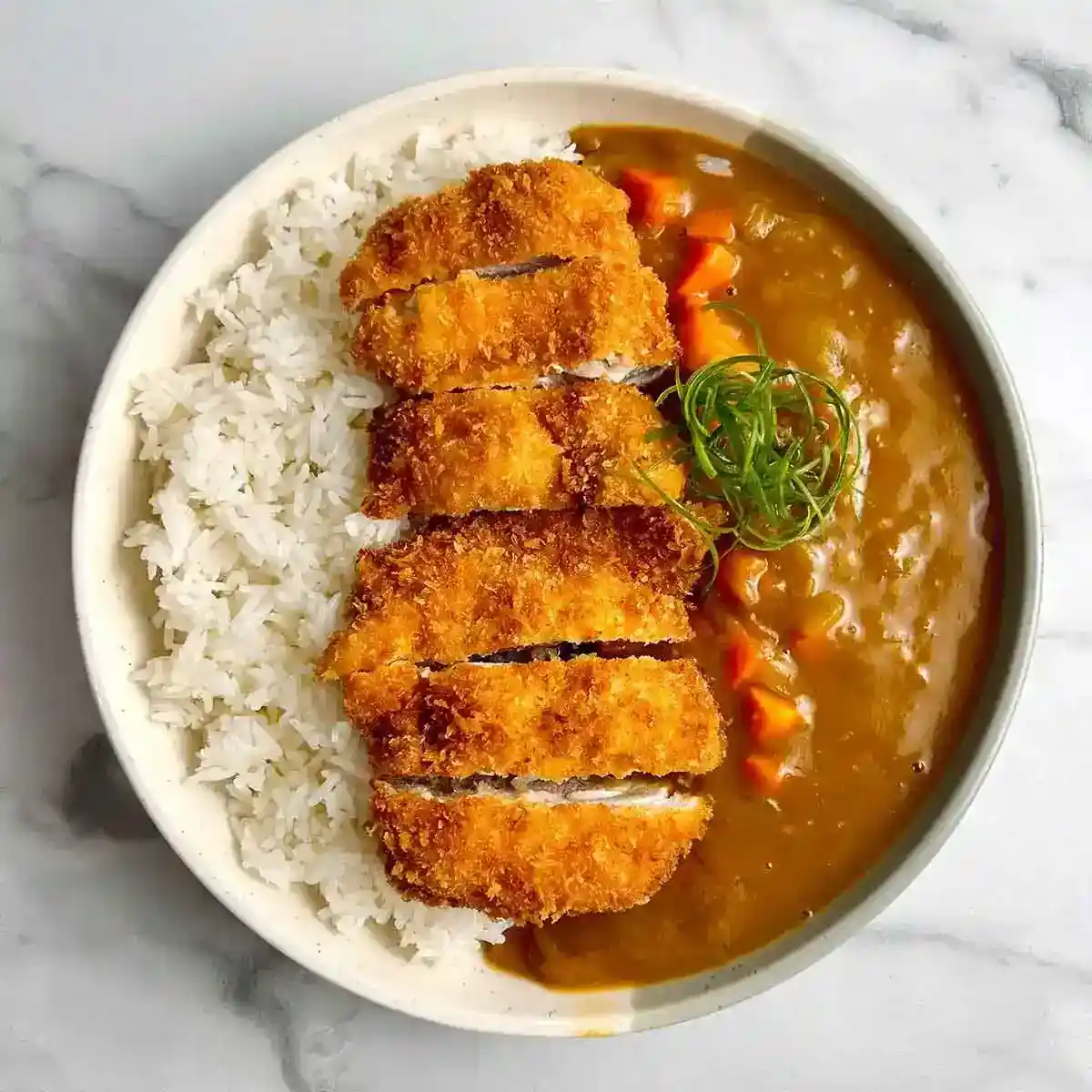 Katsu curry japonés con arroz blanco