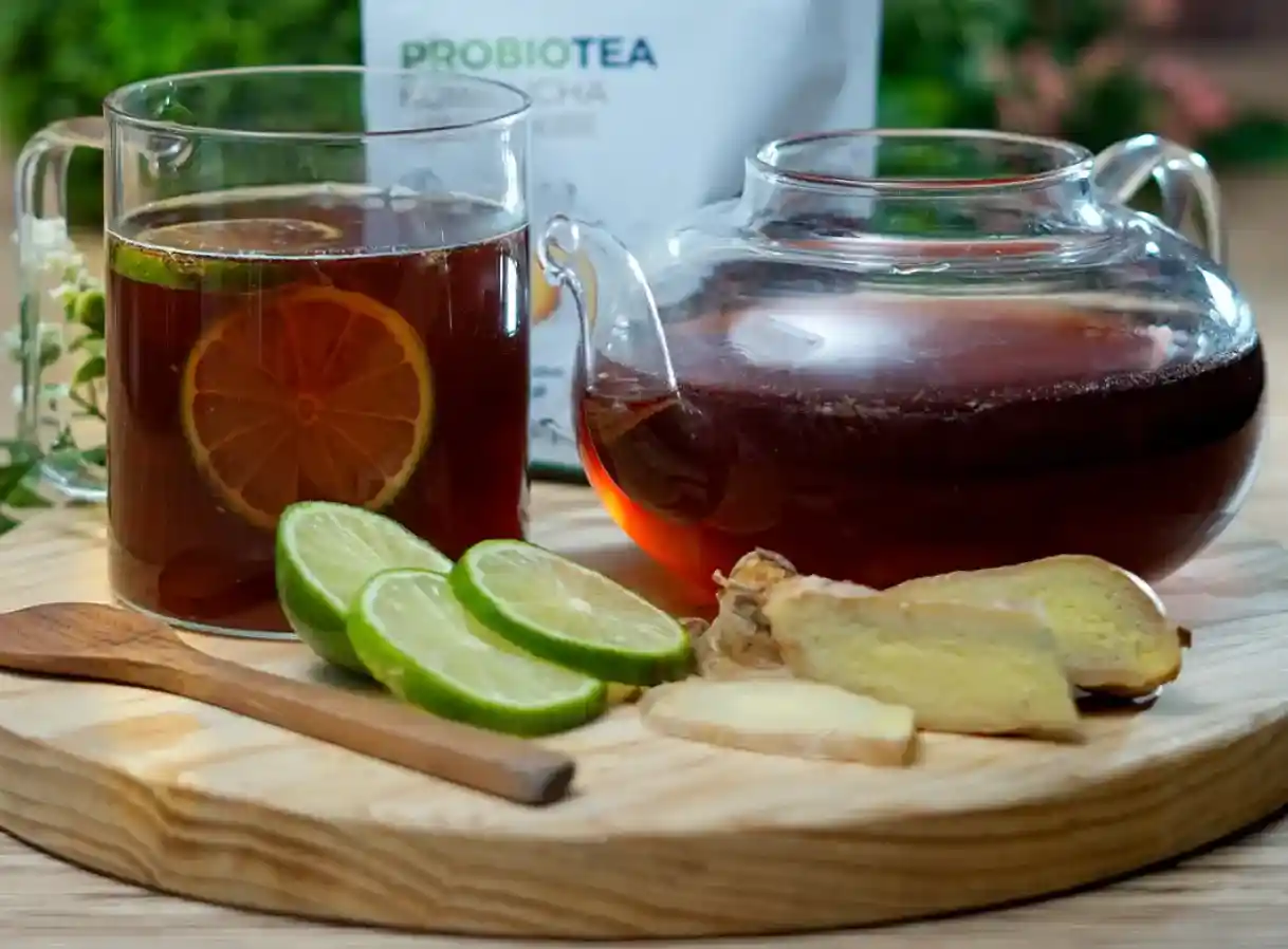 Kombucha casera de jengibre con limón