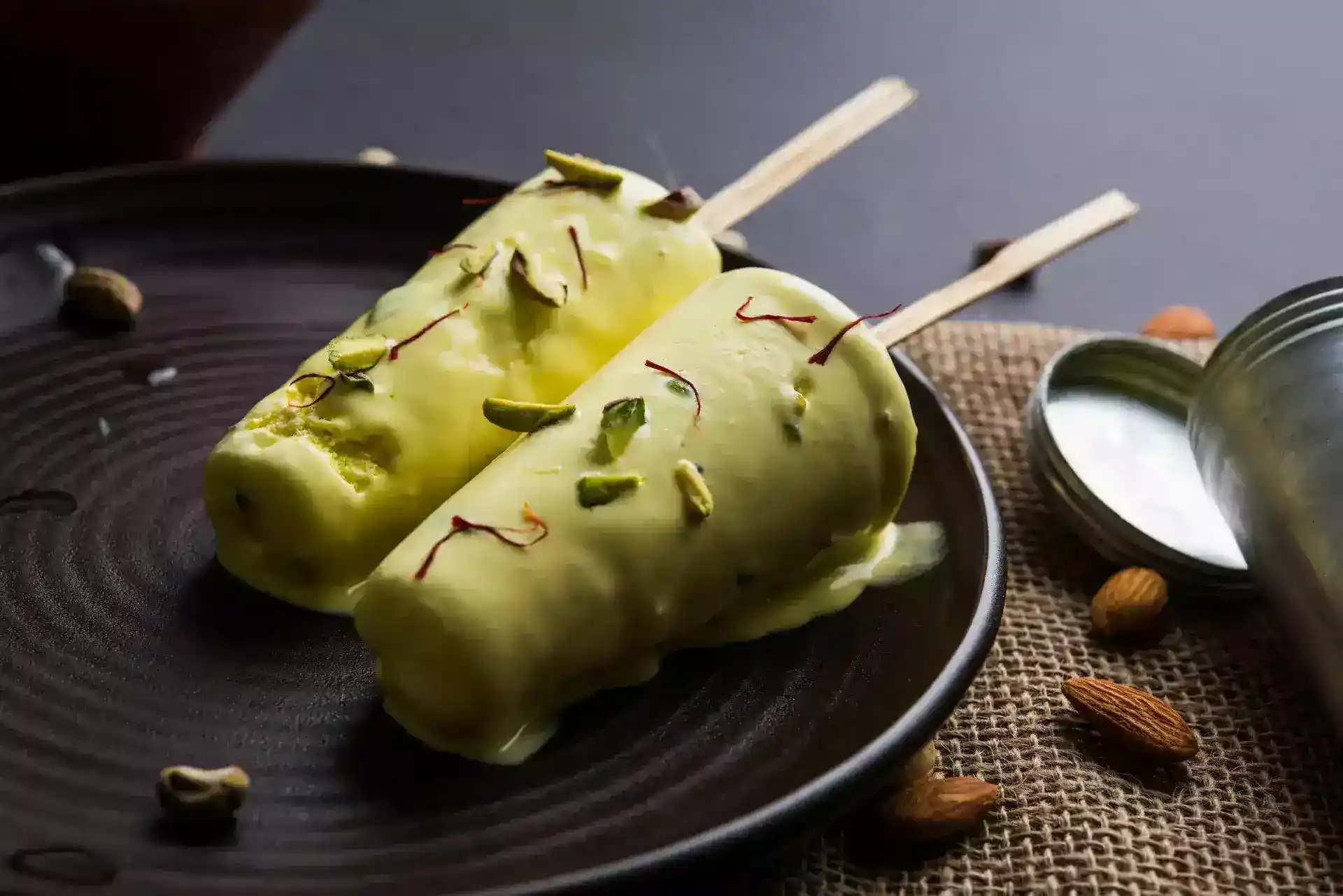 Kulfi indio de pistacho cremoso y dulce