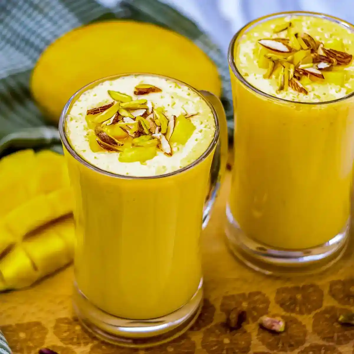 Lassi de mango indio con yogur natural