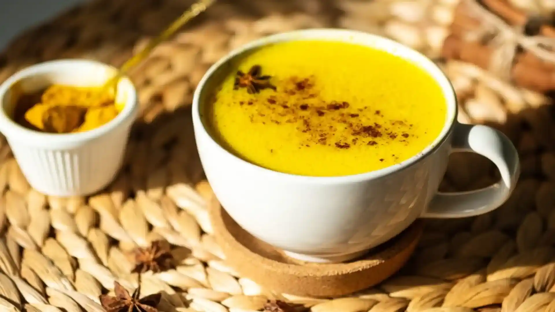 Leche dorada (Golden Milk) con cúrcuma