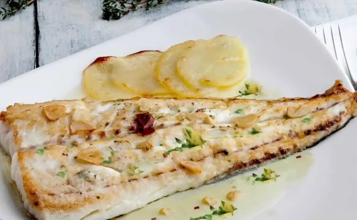 Filetes de merluza al ajo y limón natural