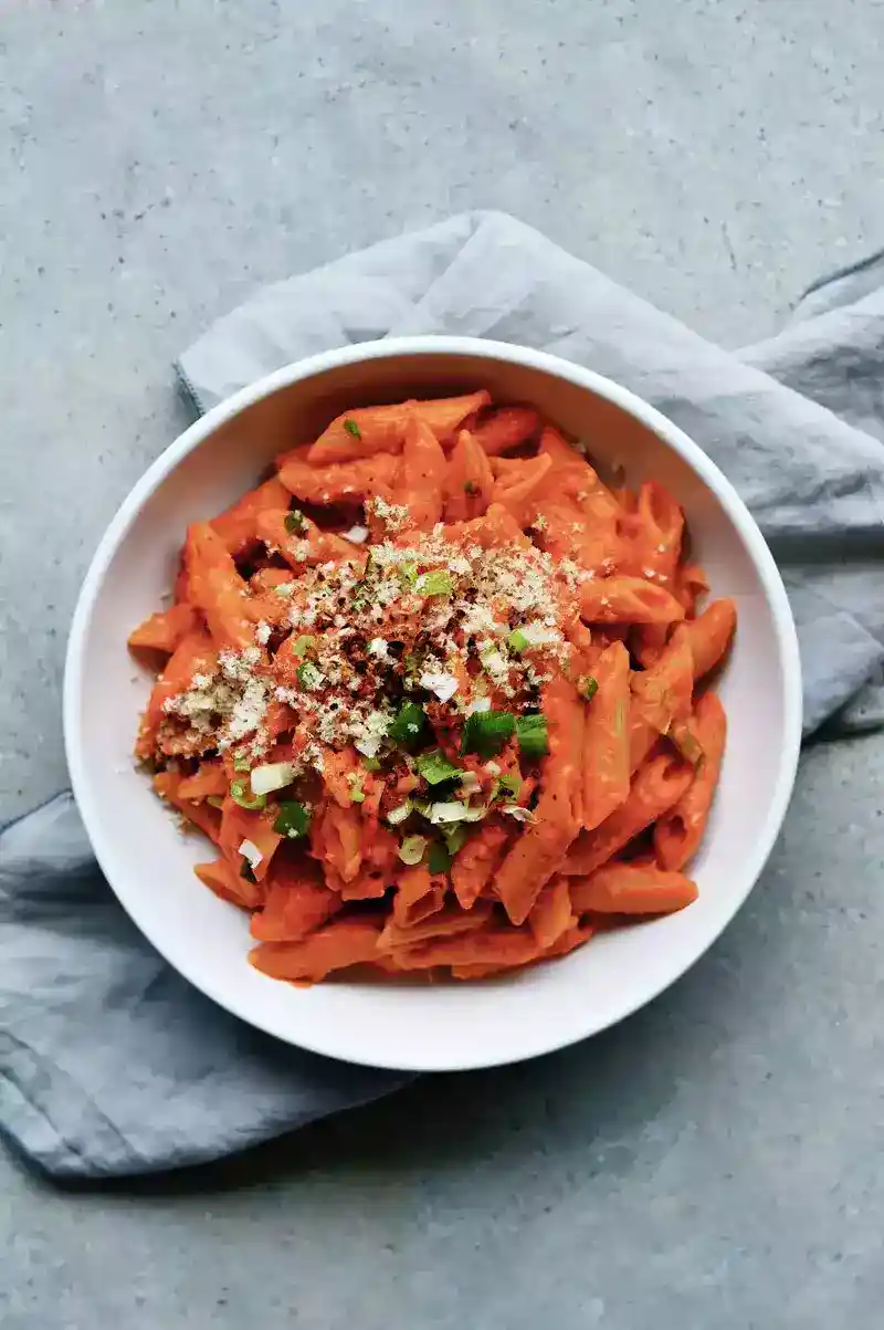 Pasta con salsa de pimientos asados