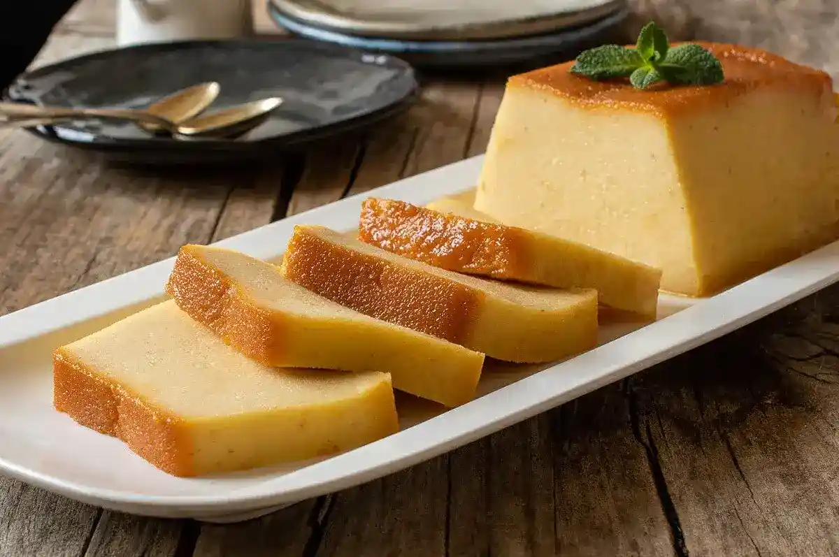 Pudding de pan clásico con pasas dulces