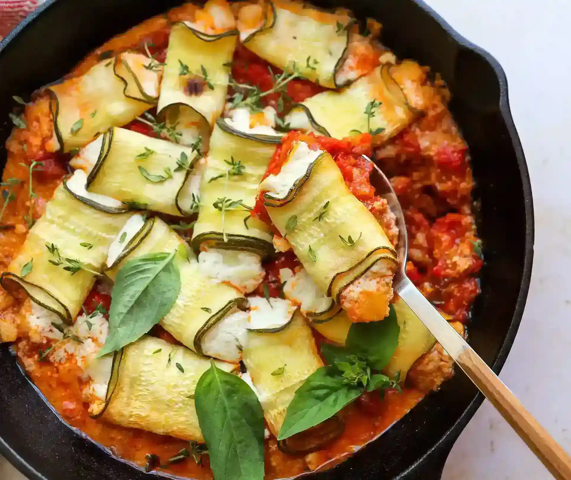 Zucchiniruller fylt med ricotta