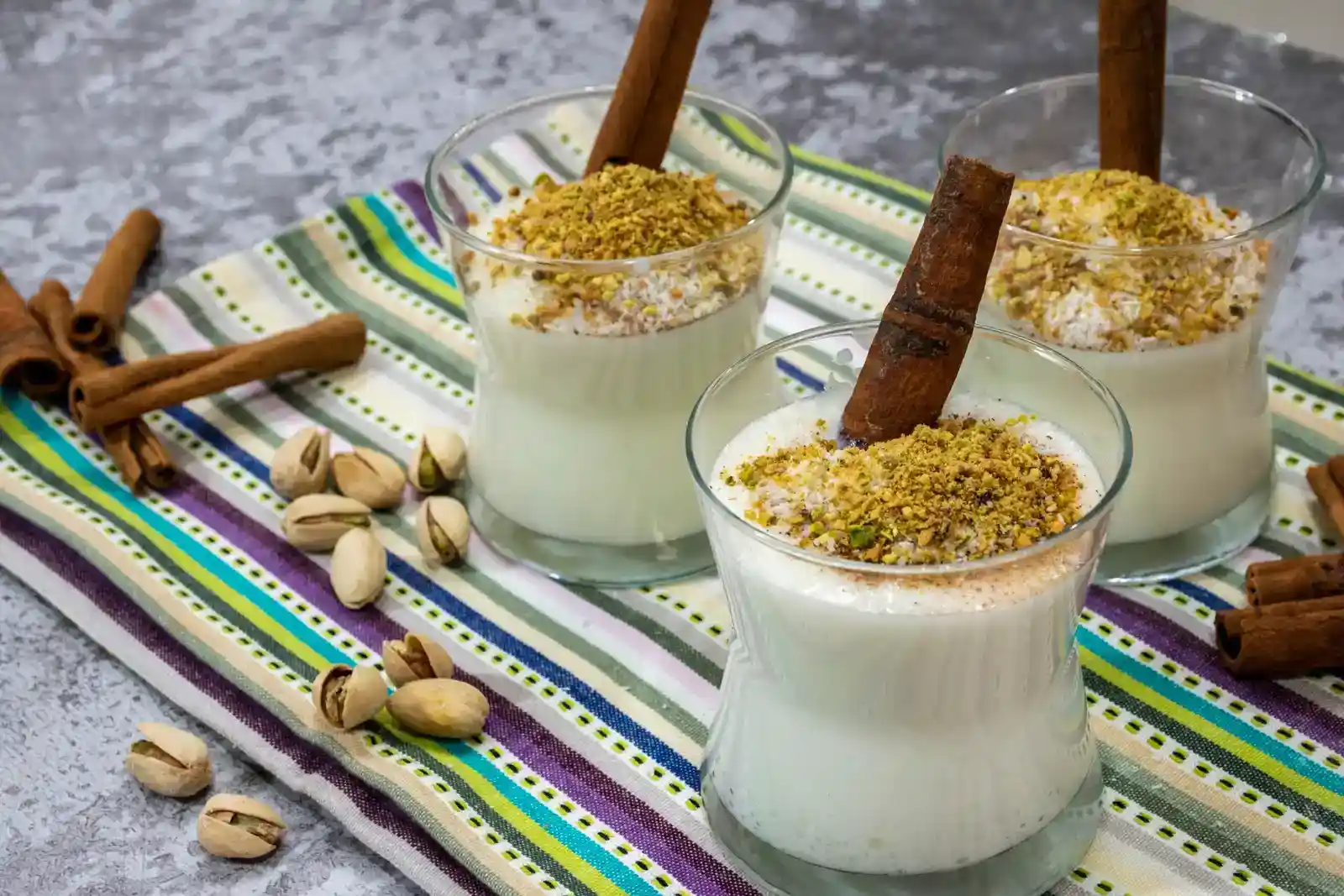 Sahlab árabe cremoso con vainilla y canela