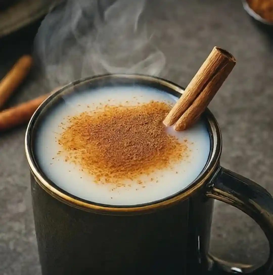 Sahlab turco cremoso con leche y canela