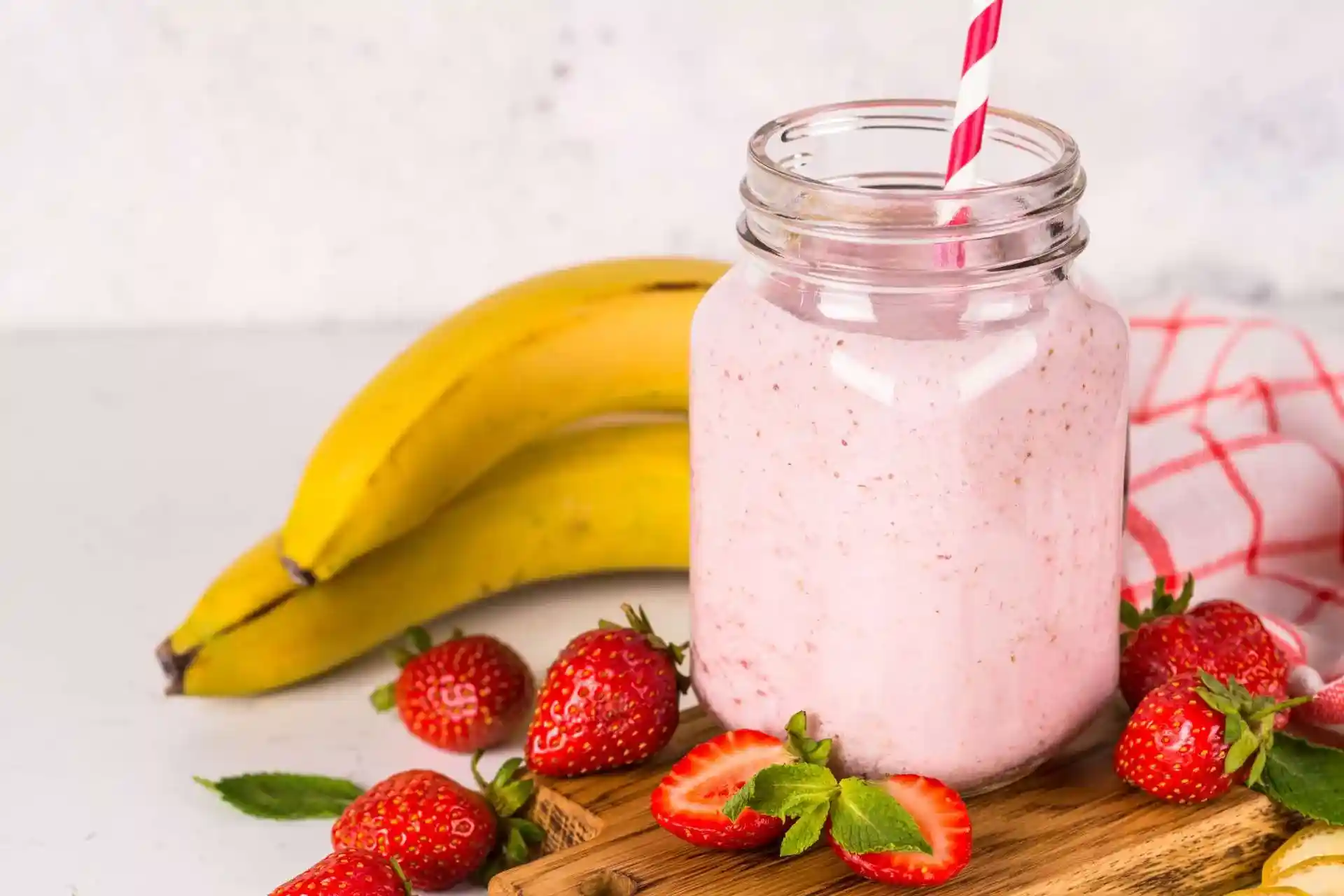 Smoothie de fresa y plátano natural
