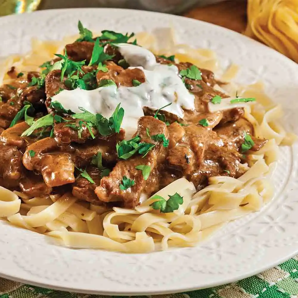 Stroganoff de Ternera Exquisito con Perejil Fresco