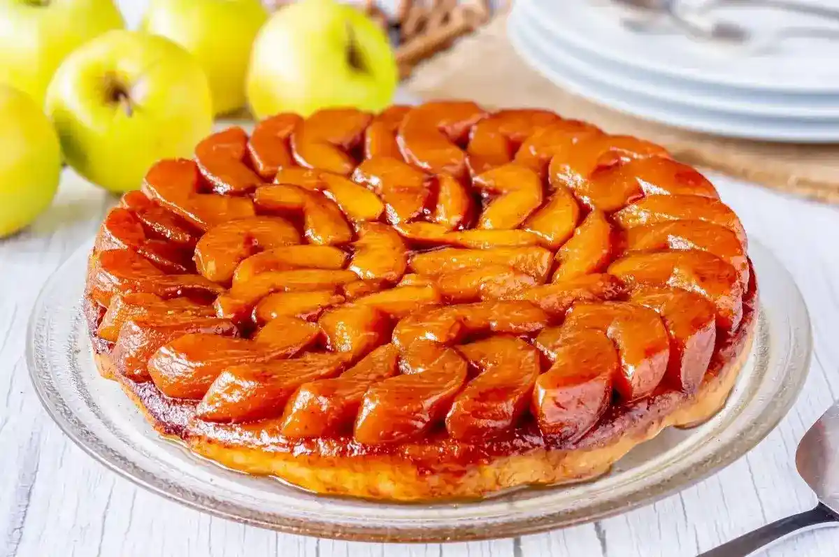 Tarte Tatin francesa de manzanas caramelizadas