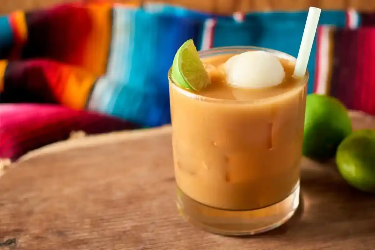 Tejuino mexicano fermentado y refrescante