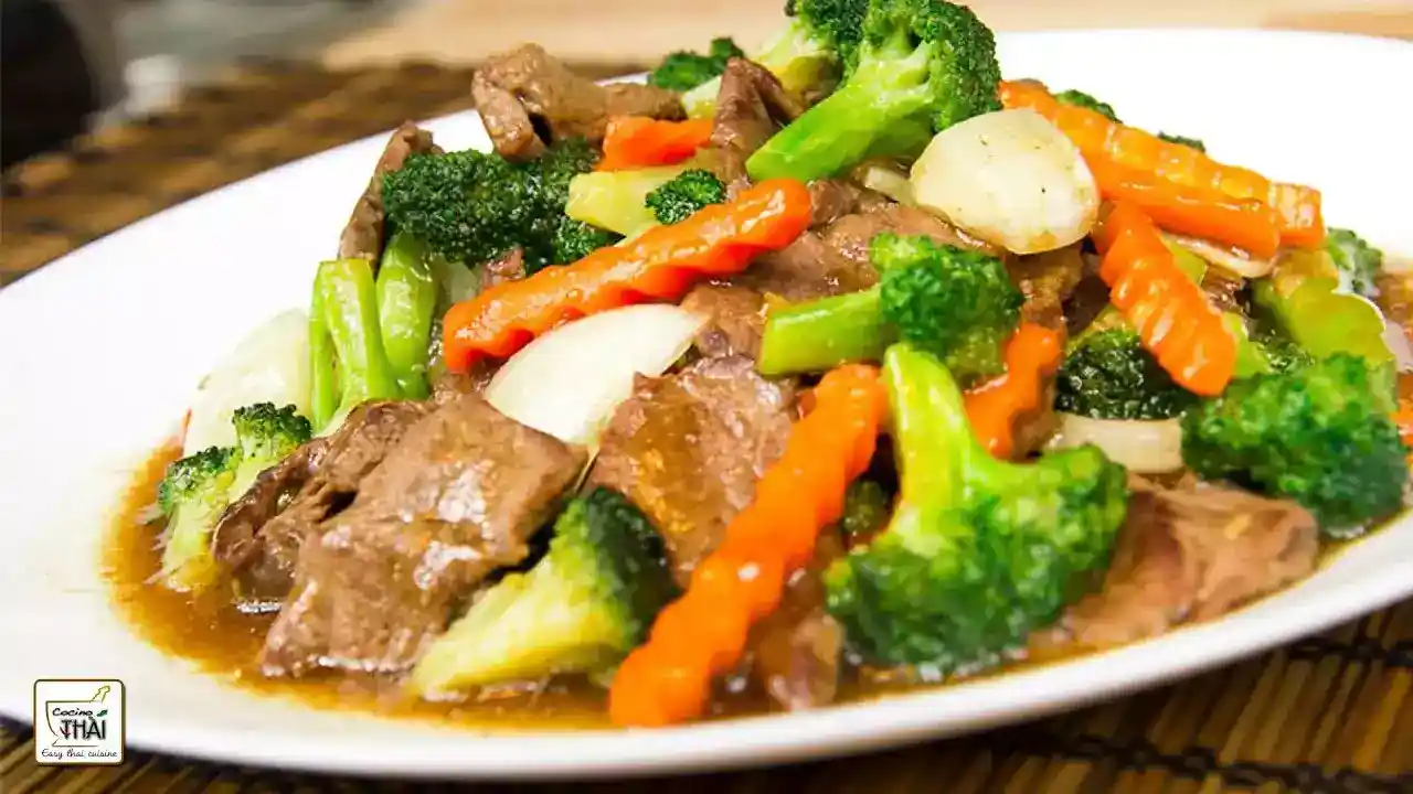 Ternera con brócoli salteado al estilo asiático