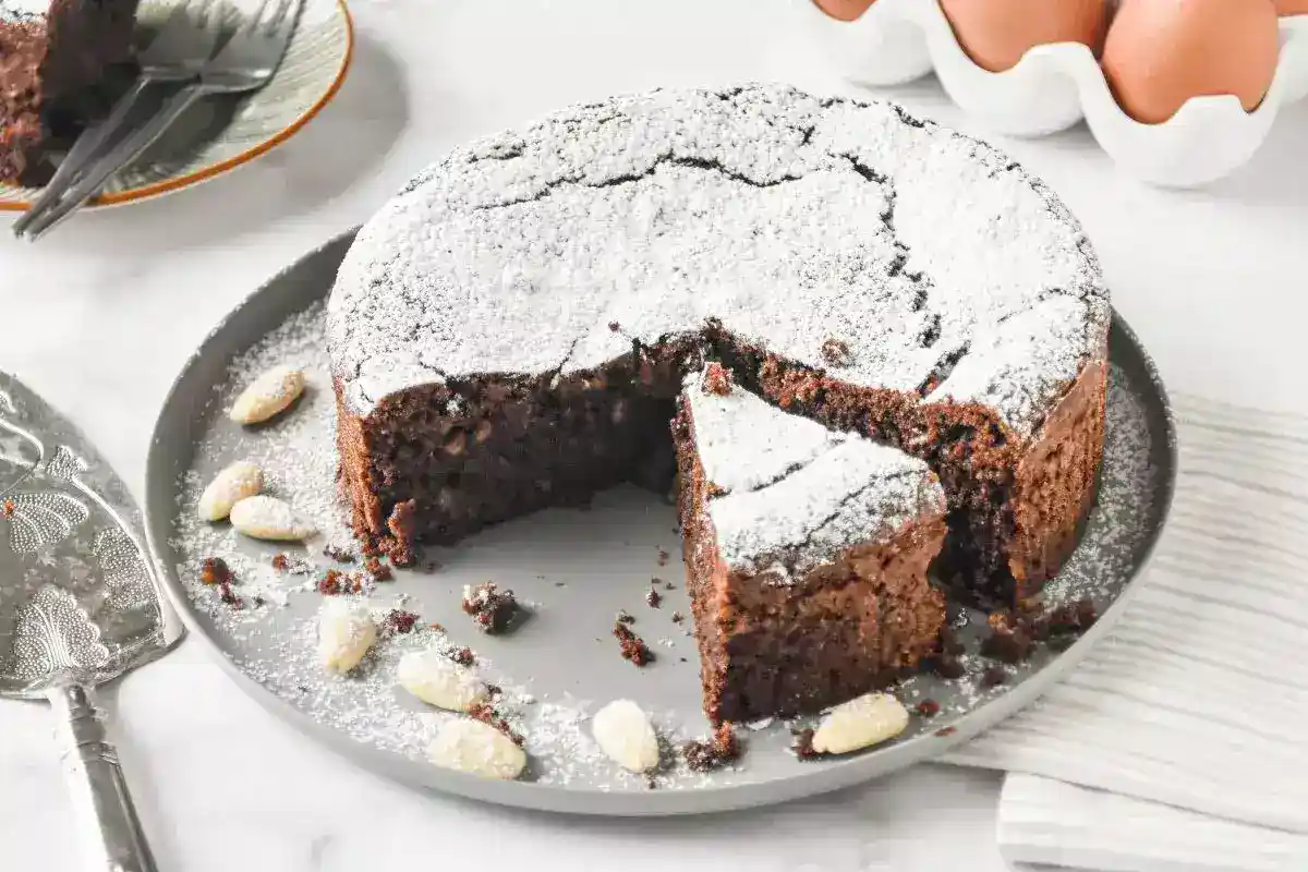 Torta caprese italiana de almendra y cacao