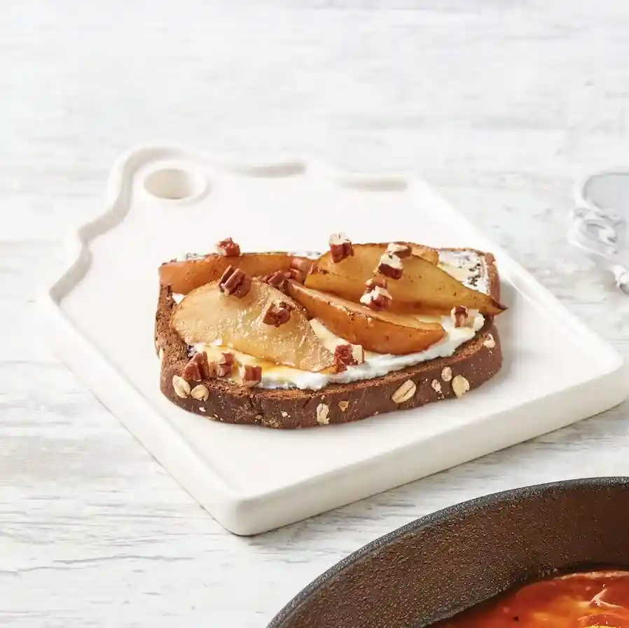 Ricotta toast med honning og valnøtter