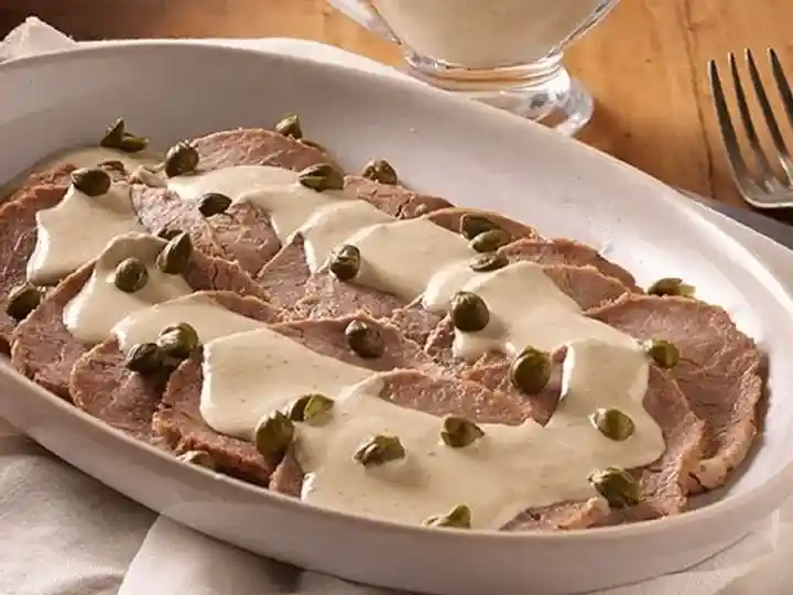 Vitel toné clásico navideño con alcaparras